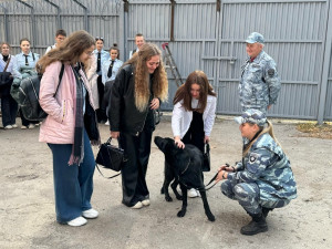 Сотрудники Сызранского ЛО МВД России на транспорте провели познавательную экскурсию для студентов