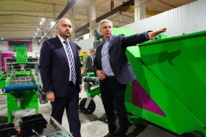 Глава региона ознакомился с производством, пообщался с руководством и работниками предприятия.