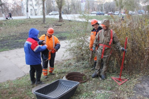Когда в унитаз и раковину постоянно сбрасываются обычные бытовые отходы, это приводит к закупориванию труб.
