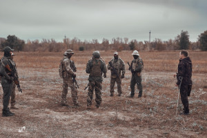 Максим - ветеран СВО, награжден Орденом Мужества. Имея за плечами опыт 15 спасенных с поля боя бойцов и тяжелое ранение, теперь он передает свои знания новому поколению.