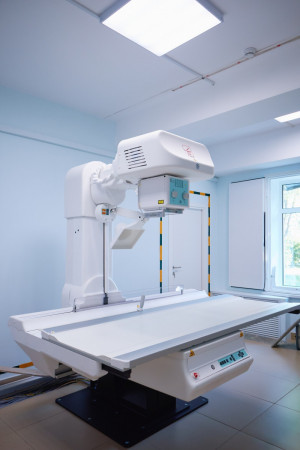 Новый аппарат позволяет выполнять все виды рентгенологических исследований, включая исследования костной системы, органов грудной клетки и желудочно-кишечного тракта.