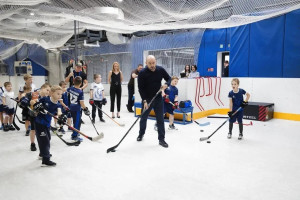 В центре внимания – объекты социальной инфраструктуры: образовательные и спортивные организации.