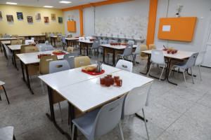 Он осмотрел работы, выполненные в рамках летней ремонтной кампании, и обсудил с руководством учреждений планы по дальнейшему обновлению школьных пространств. 