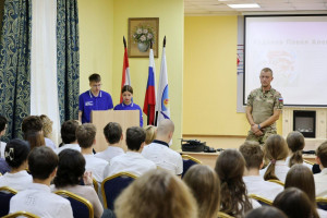 Он рассказал школьникам, что за «ленту» отправился добровольно, следуя зову сердца.