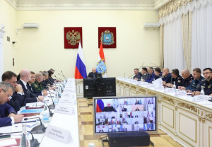 В нем приняли участие члены областного правительства, главы городов и районов, представители правоохранительных органов и надзорных ведомств, а также военного комиссариата.