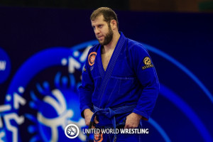 В упорной борьбе Аюб одержал верх над соперниками из Греции и Америки, а в финальном поединке уступил только 1 балл.