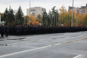 В завершение гарнизонного развода отдан приказ о заступлении на службу по охране общественного порядка.