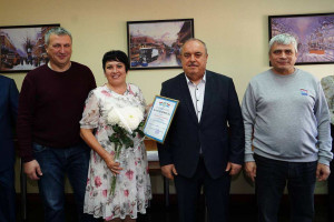 На церемонии были отмечены около полусотни отличившихся сотрудников сферы дорожного хозяйства.