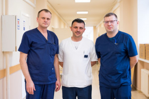 Это грыжи, которые возникают вокруг стомы.