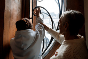 Благодаря тактильному осмотру можно в полной мере изучить характерные особенности стиля модерн.