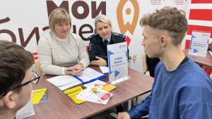Соискателям рассказали о доступных вакансиях, требованиях, предъявляемых к кандидатам на службу в органы внутренних дел, о возможности получения высшего образования в учебных заведениях системы МВД России.