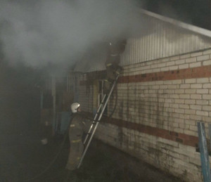 В селе Кинель-Черкасского района горел дом