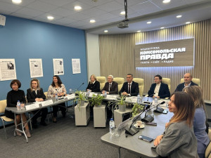 Чаще всего навыки работы с ИИ ожидаются от дизайнеров и художников, далее идут финансовые и инвестиционные аналитики и администраторы финансового сектора.