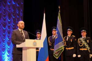 Губернатор поздравил судебных приставов с наступающим праздником, отличившимся сотрудникам вручил региональные награды.