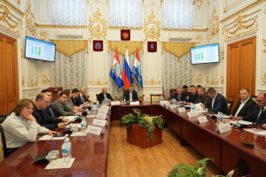 Участники подвели промежуточные итоги социально-экономического развития городского округа за 2025 год и обсудили планы дальнейшего сотрудничества.