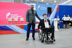 Губернатор вручил награды лучшим спортсменам и тренерам региона.