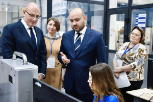 Дмитрий Чернышенко вместе с Вячеславом Федорищевым оценил образовательную инфраструктуру Самарской области. 