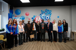 Коротко посмотрел пространство центра, пообщался с ребятами, расспросил про смены и будни на площадках.