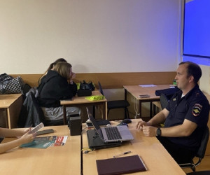 Студентов призвали критически относиться к предложениям «быстрого заработка» и строго соблюдать закон.