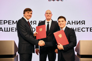 Министр просвещения РФ Сергей Кравцов обратил внимание, что фиджитал спорт способствует комплексному развитию школьников.