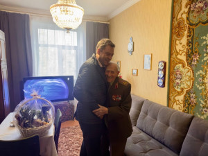 Министр здравоохранения Самарской области Андрей Орлов поздравил Льва Семеновича и передал наилучшие пожелания от главы региона.