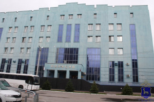 Сызранец приревновал свою подругу, а она ударила его ножом