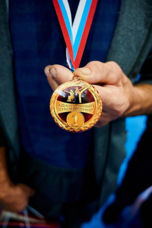 Среди более чем 175 спортсменов с ограниченными возможностями здоровья.