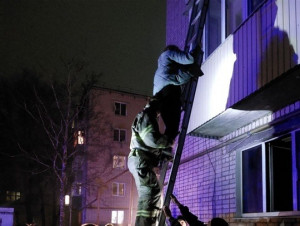 В Похвистнево тушили пожар в многоквартирном доме