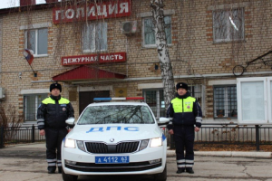 В Самарской области госавтоинспекторы помогли водителю, попавшему в трудную жизненную ситуацию
