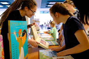 Конкурс призван поощрять библиотеки, продемонстрировавшие самые заметные и востребованные проекты, программы, циклы мероприятий, творческие инициативы.