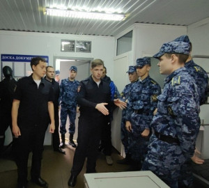 Особое внимание сотрудники полиции уделили специфике и преимуществам службы в органах внутренних дел, в том числе, в Госавтоинспекции.