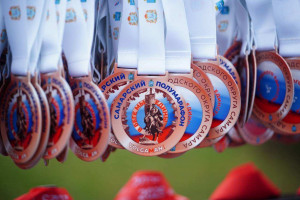 Около 30 тысяч человек приняли участие в легкоатлетических забегах в Самаре в 2025 году.