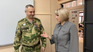Старшеклассники встретились с ветераном СВО, участником программы «Школа героев», кавалером Ордена Мужества Андреем Растегаевым. 