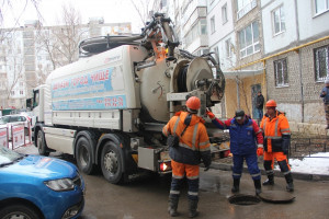 Очередной выезд специалистов завершился извлечением из сетей большого количества влажных салфеток, остатков пищи и других нерастворимых предметов.