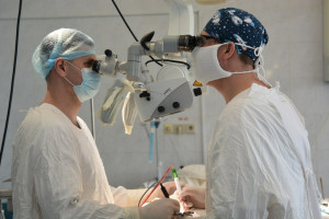 Тольяттинские нейрохирурги провели сложную операцию пациентке с редкой патологией мозга