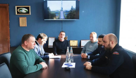 В ходе визита состоялась рабочая встреча губернатора с главой муниципального образования городской округ Снежное ДНР Сергеем Ермаковым.