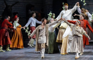 Это первая поездка коллектива Малого театра в Самару в рамках Всероссийского гастрольно-концертного плана.