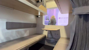 РЖД показали макет нового плацкартного вагона с широкими и длинными полками