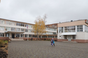 Более 105 млн рублей направлено на капремонт школы.