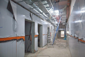 В областной детской больнице завершается строительство операционного блока