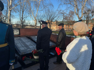 Руководство Сызранского ЛО МВД России на транспорте приняло участие в открытии мемориальной плиты летчику-истребителю