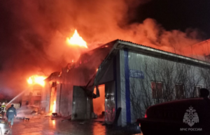 Для тушения возгорания привлекались 42 специалиста и 14 единиц техники.