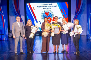 На сцене Драматического театра им. А.Н. Толстого состоялось торжественное мероприятие, посвященное юбилею.