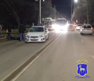 В Самаре машина сбила 49 и 54-летних пешеходов