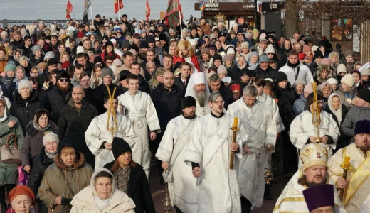 Совершаемые в этот день молитвы отражают общенародную поддержку российских вооруженных сил.