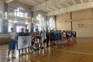 Организаторы соревнований подчеркнули, что юные участники демонстрируют впечатляющие результаты и уверенно прокладывают путь в профессиональный спорт под руководством опытных полицейских наставников.