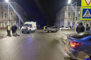 В Сызрани в ночь на 23 ноября дорогу не поделили две молодёжные компании на автомобилях