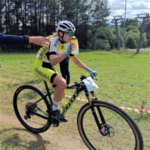 Сегодня состоялись соревнования по маунтинбайку ХСС на короткой дистанции. Чемпионкой стала спортсменка из Самарской области Анна Порецкова.