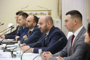 В ходе встречи молодые ученые поделились с губернатором своими исследованиями, проектами, целями участия в конгрессе, а также выступили с предложениями.