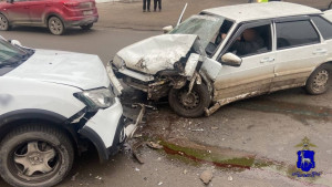 На месте ДТП телесные повреждения получил водитель ВАЗ‑2114, пострадавшему  вызвана бригада скорой медицинской помощи.